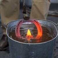 دانلود صدای آهن داغ در آب